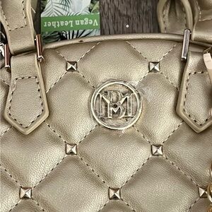 Gold Dome Hand Bag with studs😘
New with tags